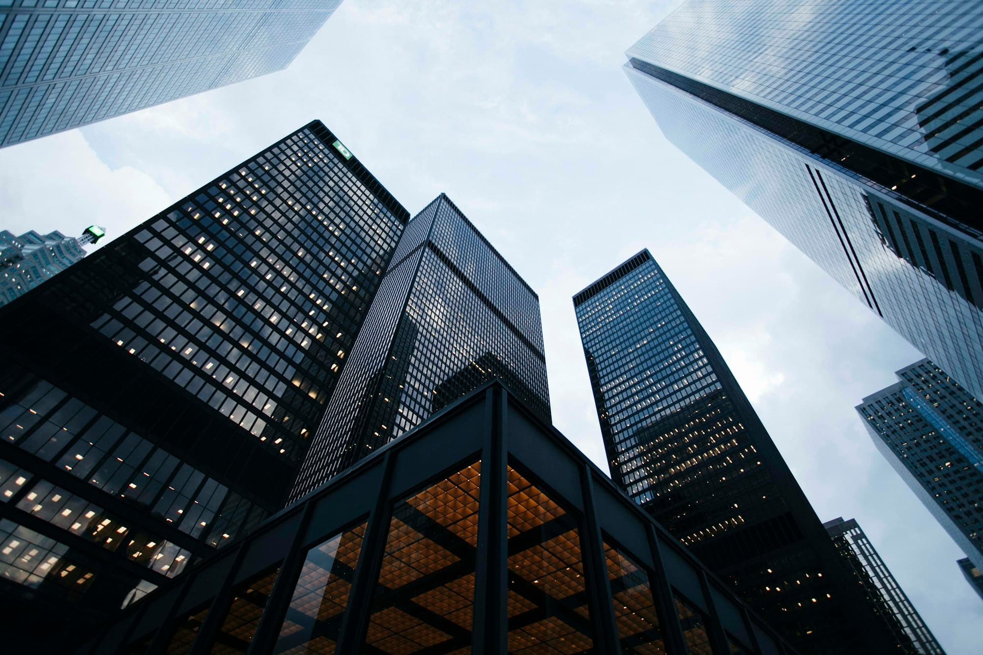 Architectural geometry and cinematic reflections